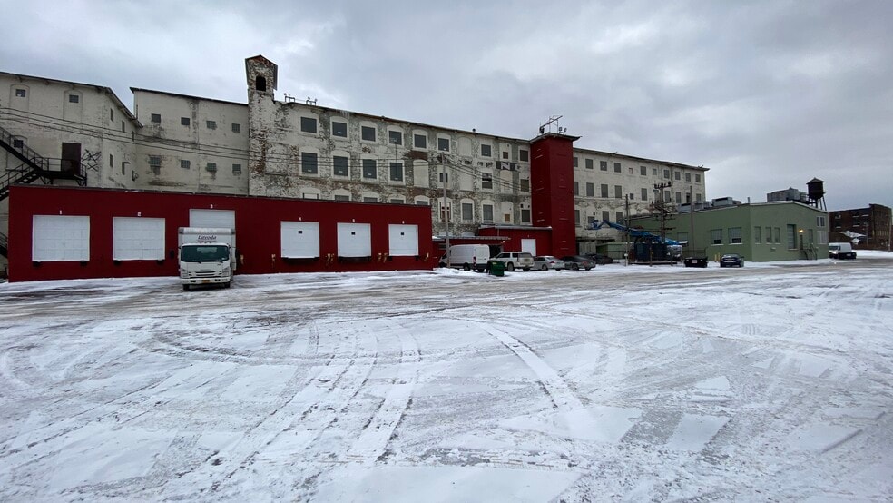 More Photos Of 831 Broad St, Utica Manufacturing For Lease