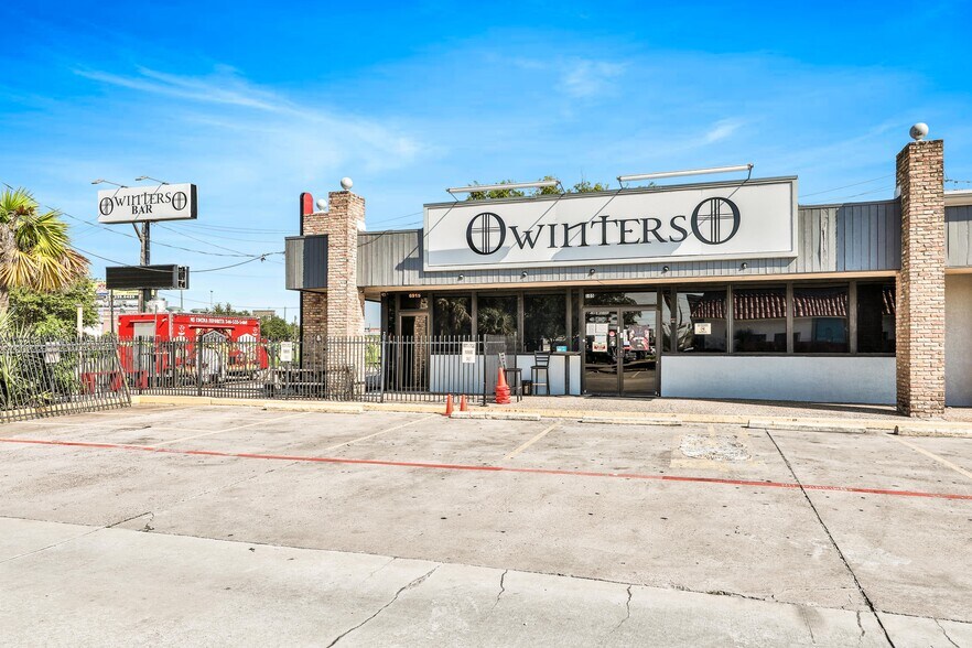 More Photos Of 6915 Spencer Hwy, Pasadena Restaurant For Lease
