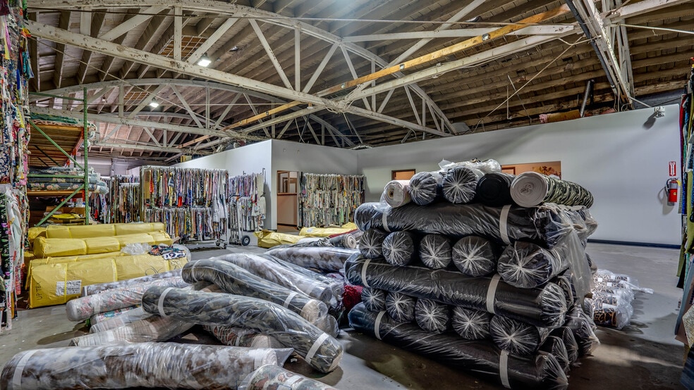 More Photos Of 3232 E Olympic Blvd, Los Angeles Warehouse For Lease