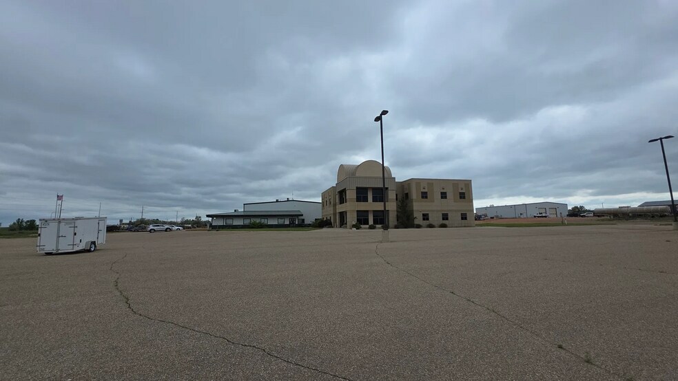 More Photos Of 3711 4th Ave NE, Watford City Truck Terminal For Sale