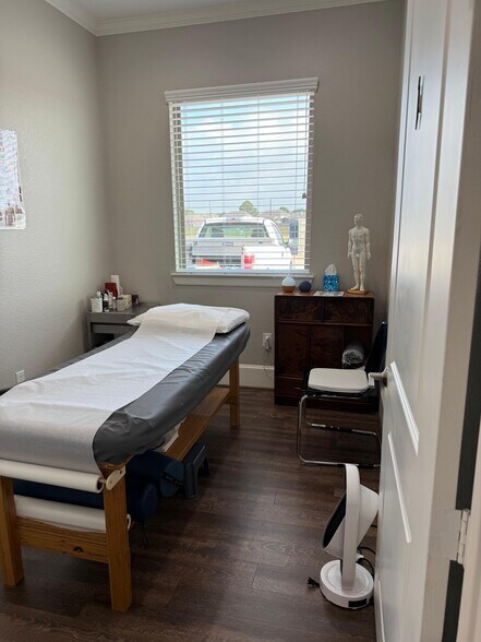 More Photos Of 11007 Northpointe Blvd, Tomball Medical For Sale