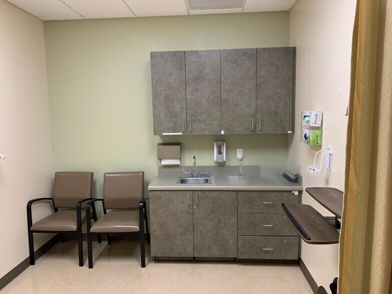 More Photos Of 1690 Universe Cir, Oxnard Medical For Lease