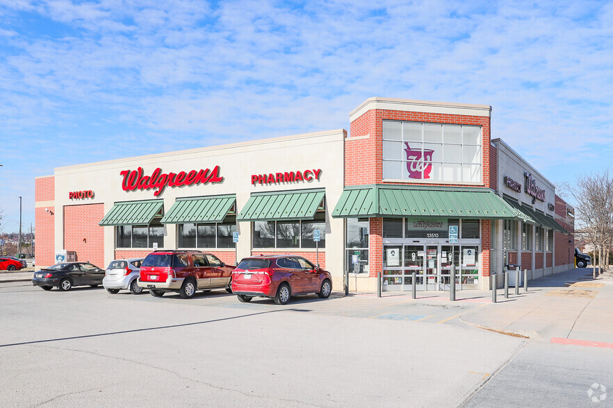 Primary Photo Of 13510 Q St, Omaha Drugstore For Sale