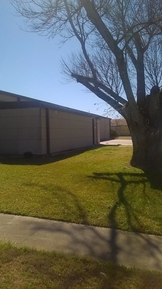 More Photos Of 801 N Bryan Ave, Bryan Warehouse For Lease