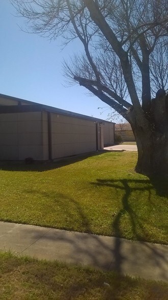 More Photos Of 801 N Bryan Ave, Bryan Warehouse For Lease