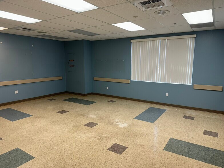 More Photos Of 4231 S Pipkin Rd, Lakeland Medical For Sale