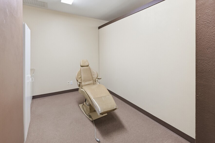 More Photos Of 600 NE Savannah Dr, Bend General Retail For Lease