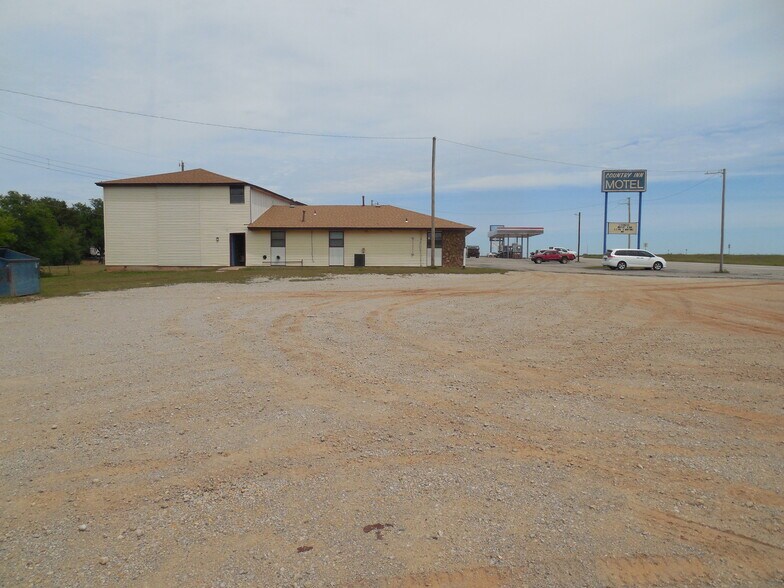 More Photos Of 10226 S 81 Hwy, Waukomis Hotel For Sale