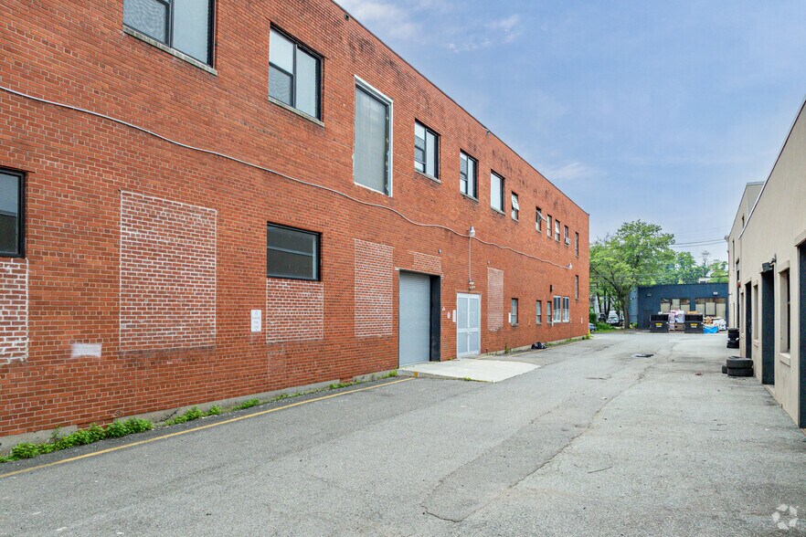 More Photos Of 41 Bancker St, Englewood Warehouse For Lease