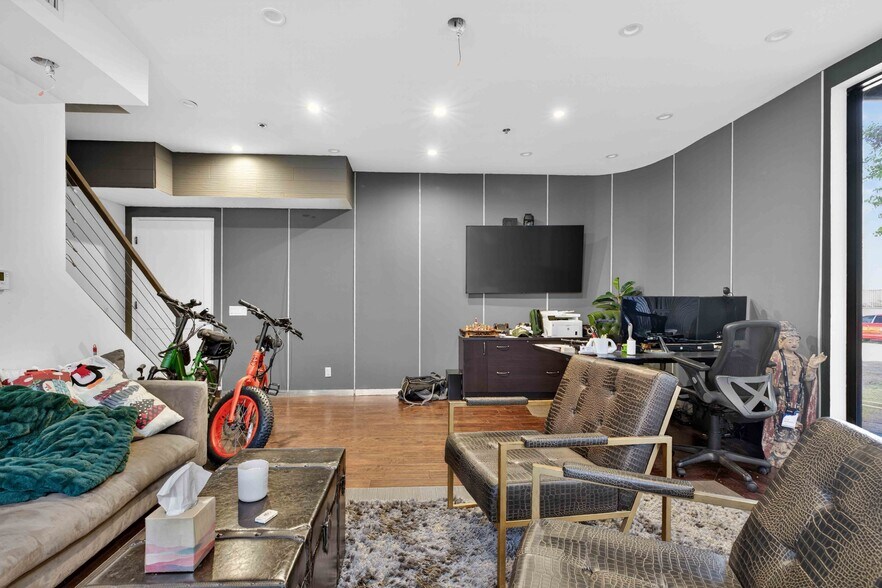More Photos Of 1767 Standard Ave, Glendale Office For Lease