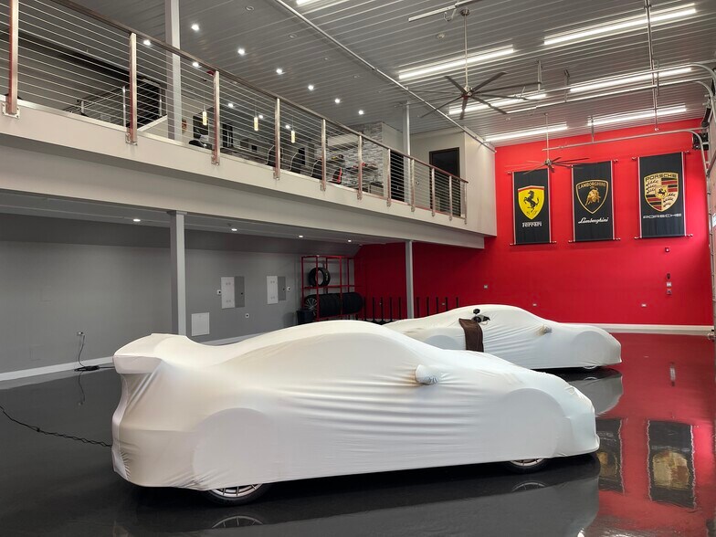 More Photos Of 2220 Ferry Rd, Naperville Showroom For Sale