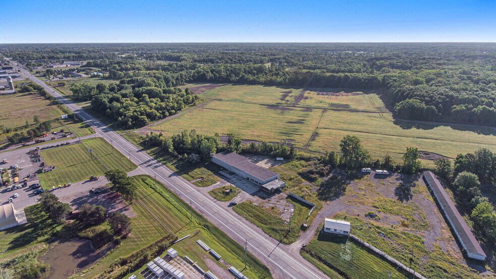 More Photos Of 65700 Gratiot Ave, Lenox Service For Sale