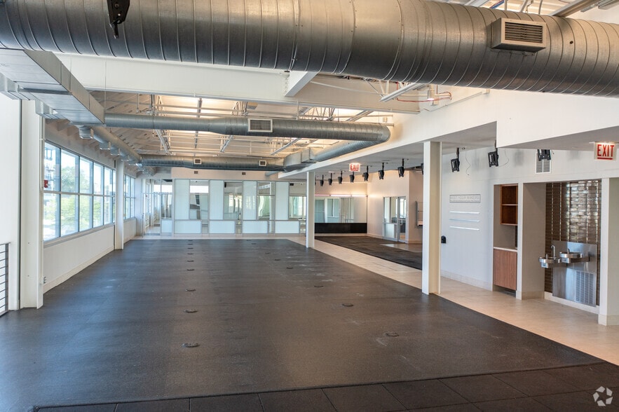 More Photos Of 799 Central Ave, Highland Park Storefront Retail Office For Lease