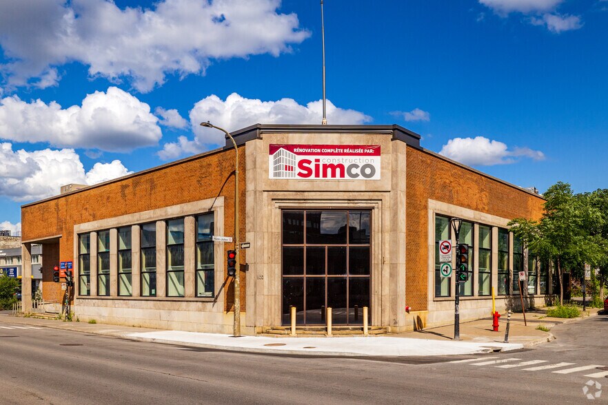 Primary Photo Of 300 Boul Crémazie E, Montréal Office For Sale