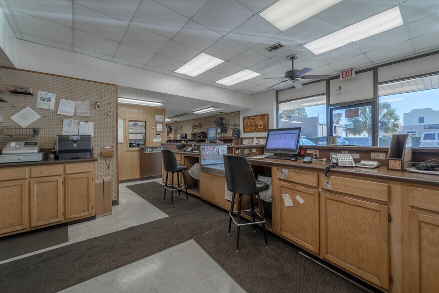 More Photos Of 198 Main St, Biloxi Light Distribution For Sale