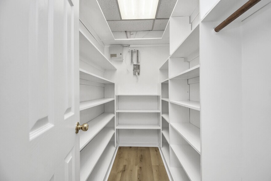 More Photos Of 703 Everett St, Conroe Office Residential For Sale