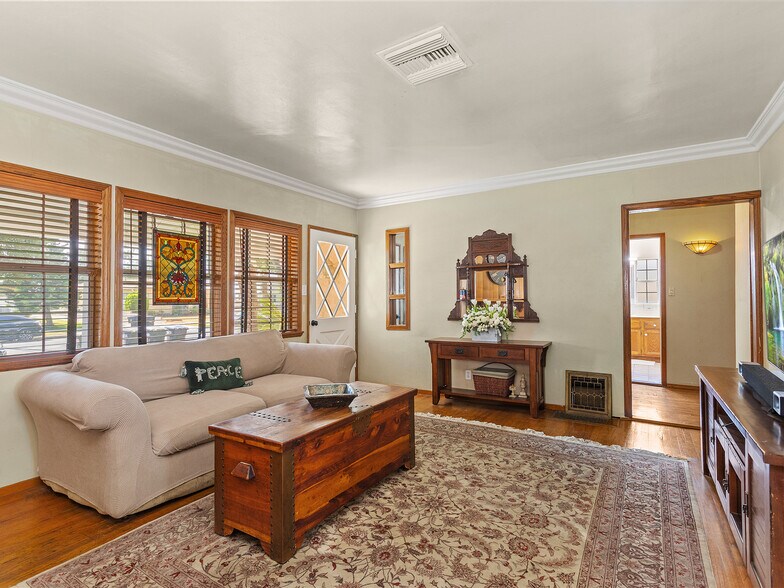 More Photos Of 331 Allen Ave, Glendale Multifamily For Sale