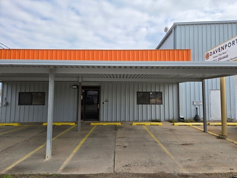 More Photos Of 658 Omaha Dr, Corpus Christi Industrial For Sale