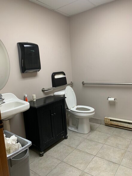 More Photos Of 8635 Hollander Dr, Franksville Manufacturing For Lease