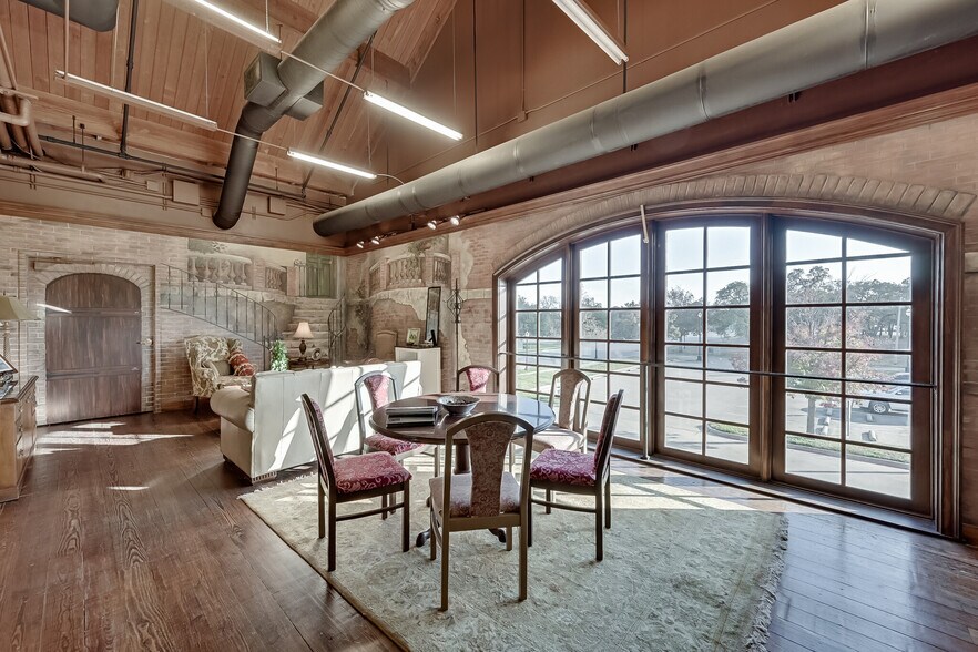 More Photos Of 2000 Champagne Blvd, Grapevine Specialty For Sale