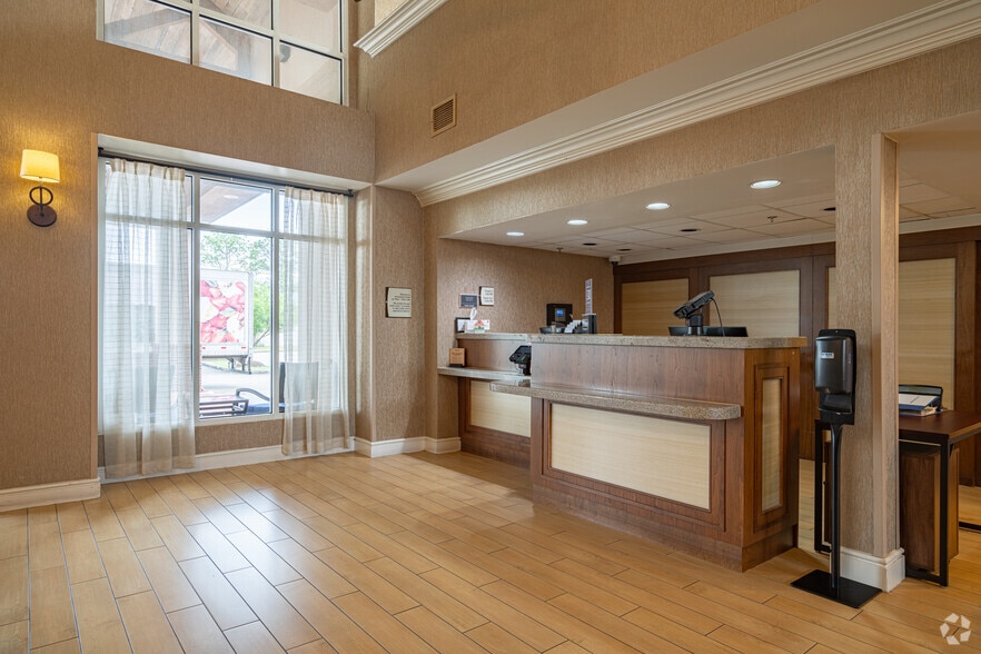 More Photos Of 401 Bay Area Blvd, Houston Hotel For Sale