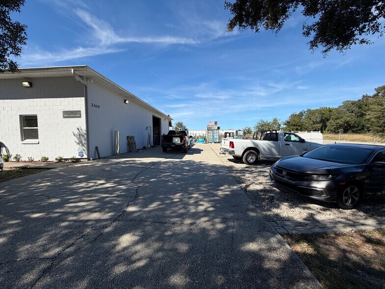 More Photos Of 2300 Mayflower Ave, Apopka Warehouse For Lease