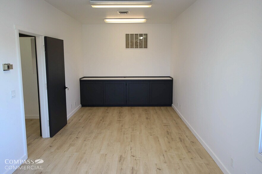More Photos Of 141 W Main Ave, Sisters Storefront Retail Office For Lease
