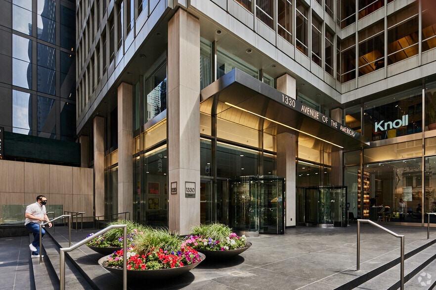 More Photos Of 1330 Avenue of the Americas, New York Office For Lease