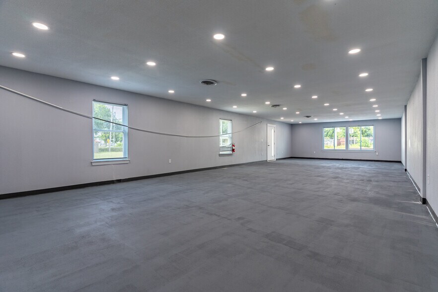 More Photos Of 8701 N Palafox St, Pensacola Flex For Sale