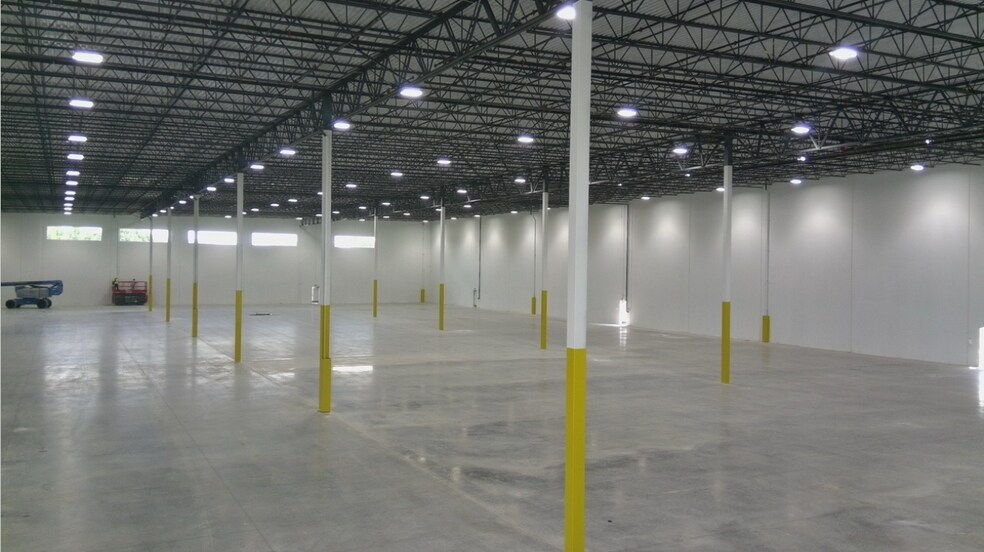 More Photos Of 1751 Valley View Ln, Farmers Branch Distribution For Lease