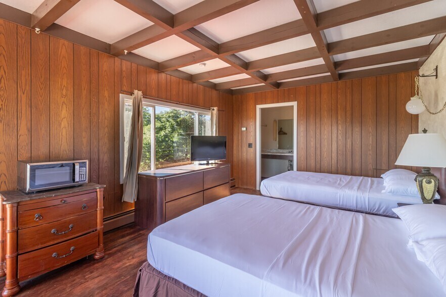 More Photos Of 196 US Route 1, Bucksport Hotel For Sale