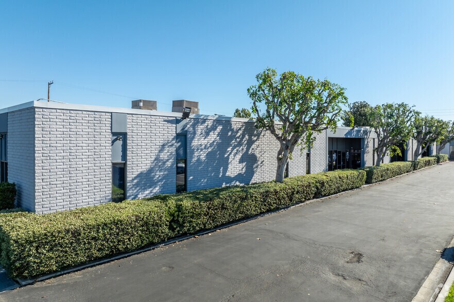 Primary Photo Of 7271 Garden Grove Blvd, Garden Grove Light Manufacturing For Lease