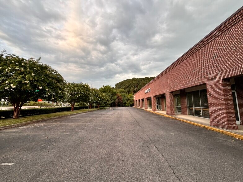 More Photos Of 4620 Old Broadway St, Knoxville Unknown For Lease