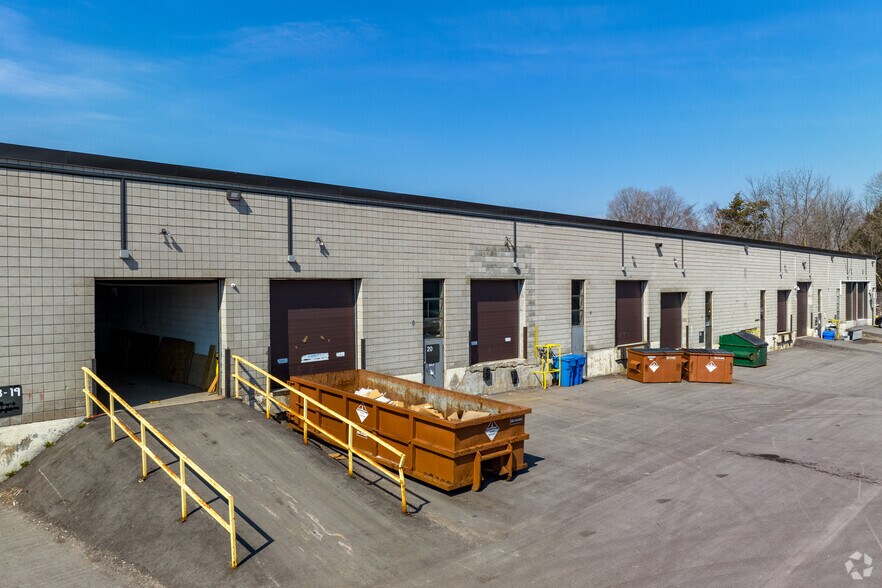 More Photos Of 510 Coronation Dr, Toronto Warehouse For Lease
