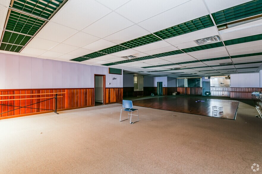 More Photos Of 705 N 2nd Ave, Dodge City Loft Creative Space For Sale