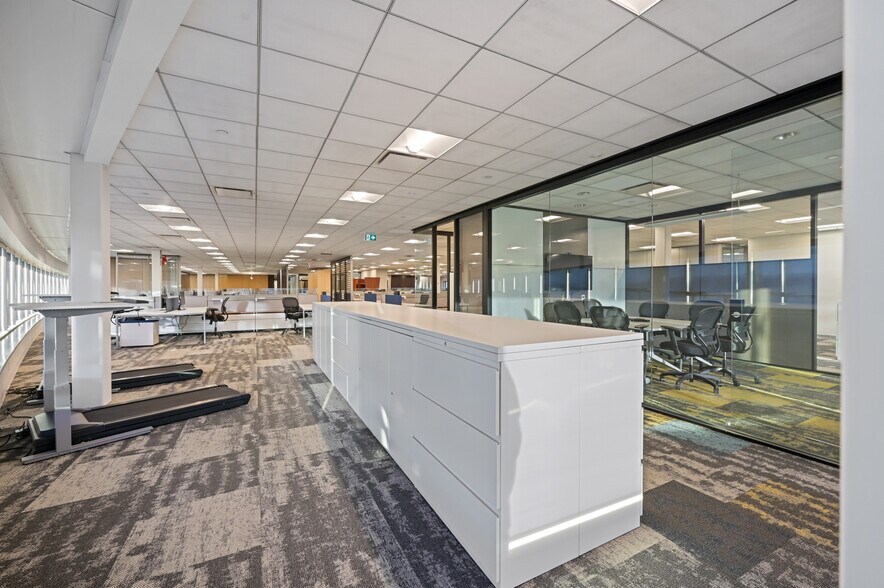 More Photos Of 2-10 Smed Ln SE, Calgary Distribution For Lease
