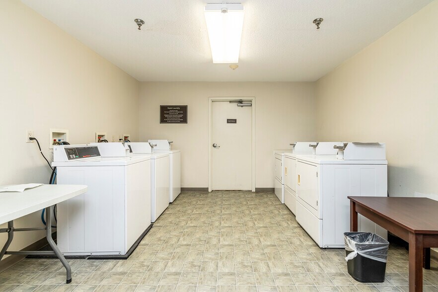 More Photos Of 2400 10th St SW, Minot Hotel For Sale