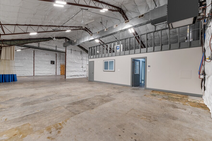 More Photos Of 1294 Midland Trl, Milton Flex For Sale