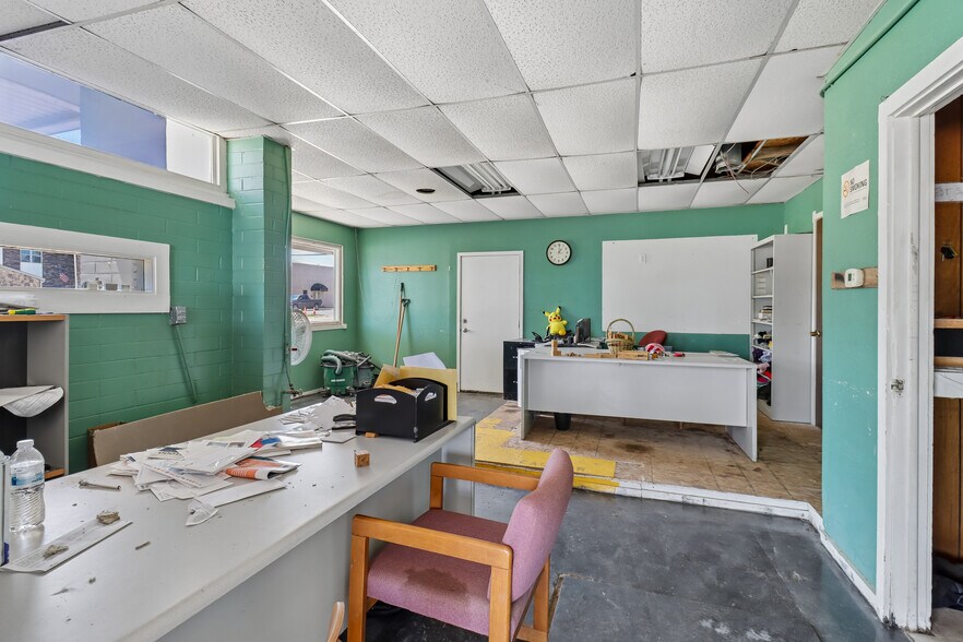 More Photos Of 801 Court Ave, Chariton Service Station For Sale