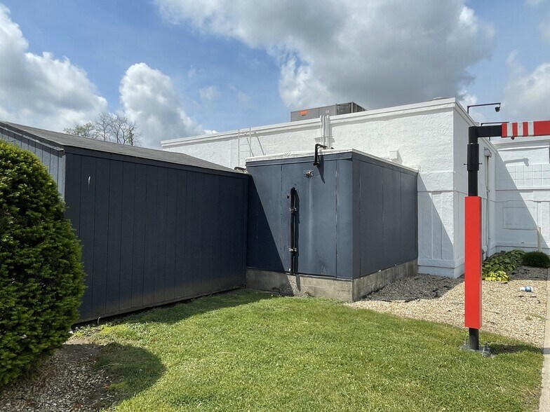 More Photos Of 2235 Burton Ln, Martinsville General Retail For Sale