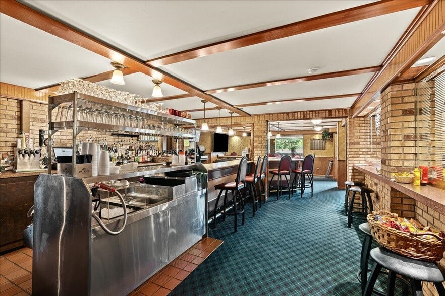 More Photos Of 9512 E Lippincott Blvd, Davison Golf Course Driving Range For Sale