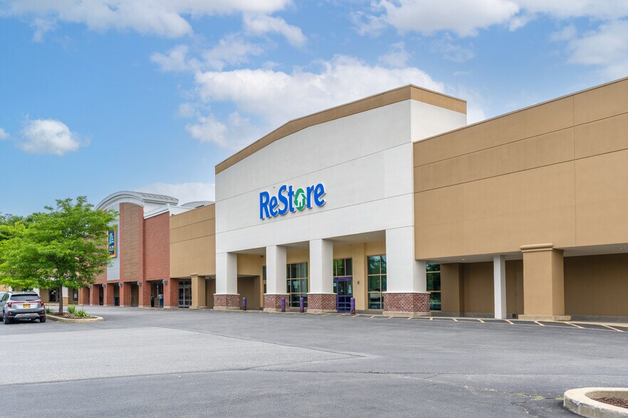 More Photos Of 1816-1840 South Rd, Poughkeepsie Supermarket For Sale