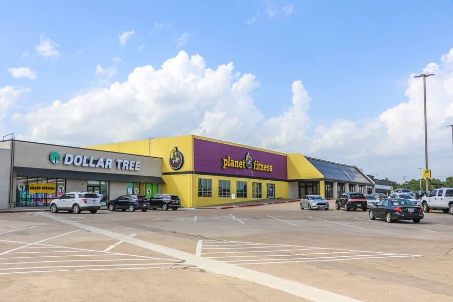 Primary Photo Of 2000-2032 N Loy Lake Rd, Sherman Department Store For Sale