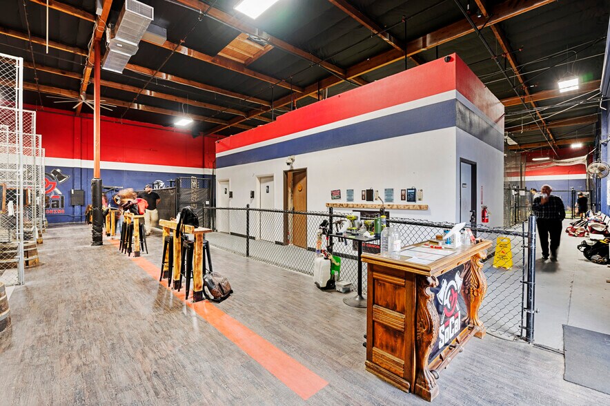 More Photos Of 692-694 Rancheros Dr, San Marcos Showroom For Lease