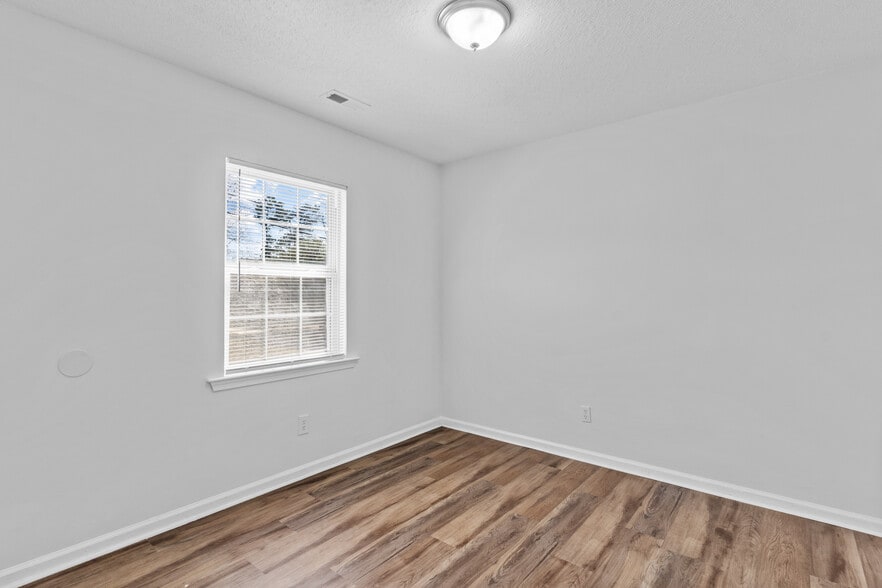 More Photos Of 2322 Indian Dr, Jacksonville Apartments For Sale