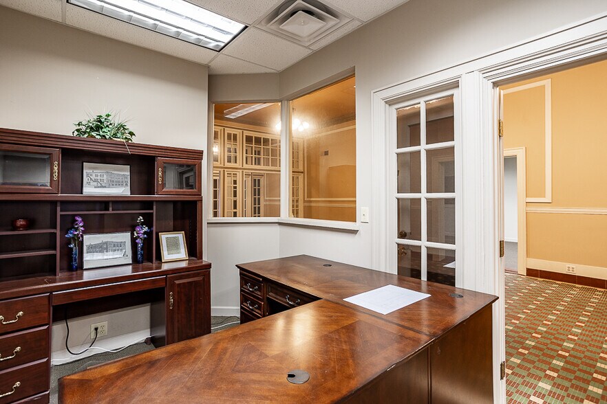 More Photos Of 100 W Washington Ave, Jackson Medical For Sale