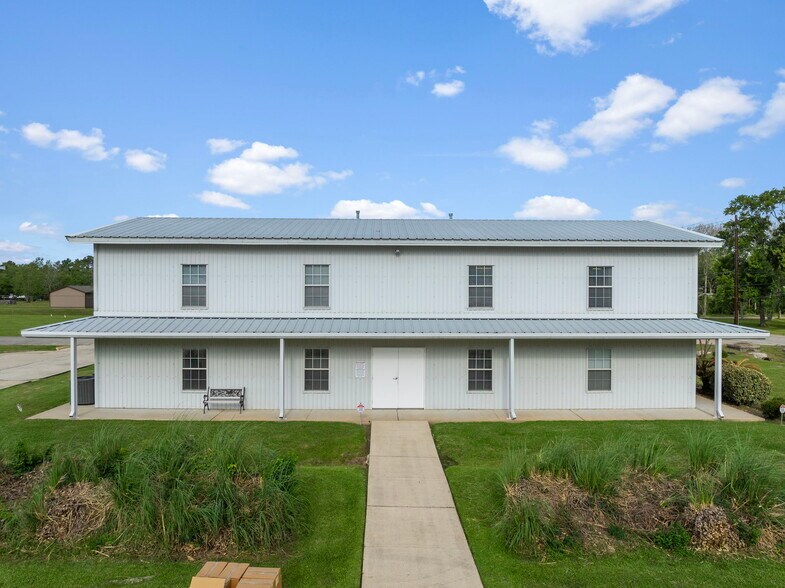 More Photos Of 421 Jones Rd, Highlands Warehouse For Lease