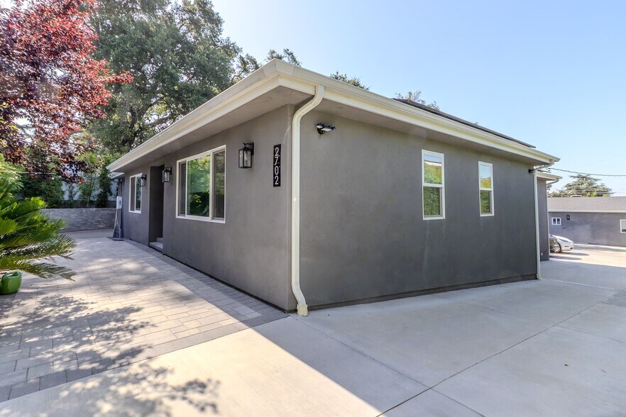 More Photos Of 2700 Prospect Ave, La Crescenta Apartments For Sale