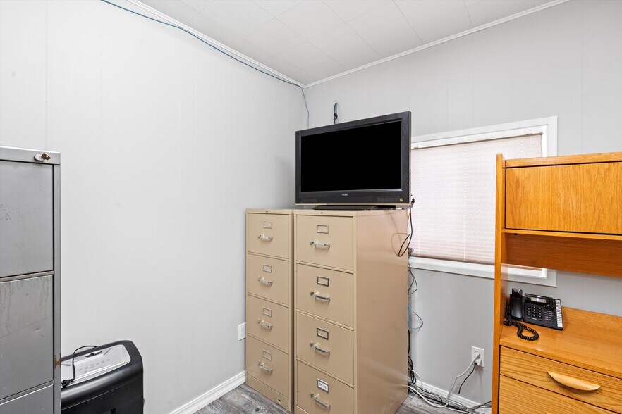 More Photos Of 11 S Cascade St, Kennewick Office For Sale