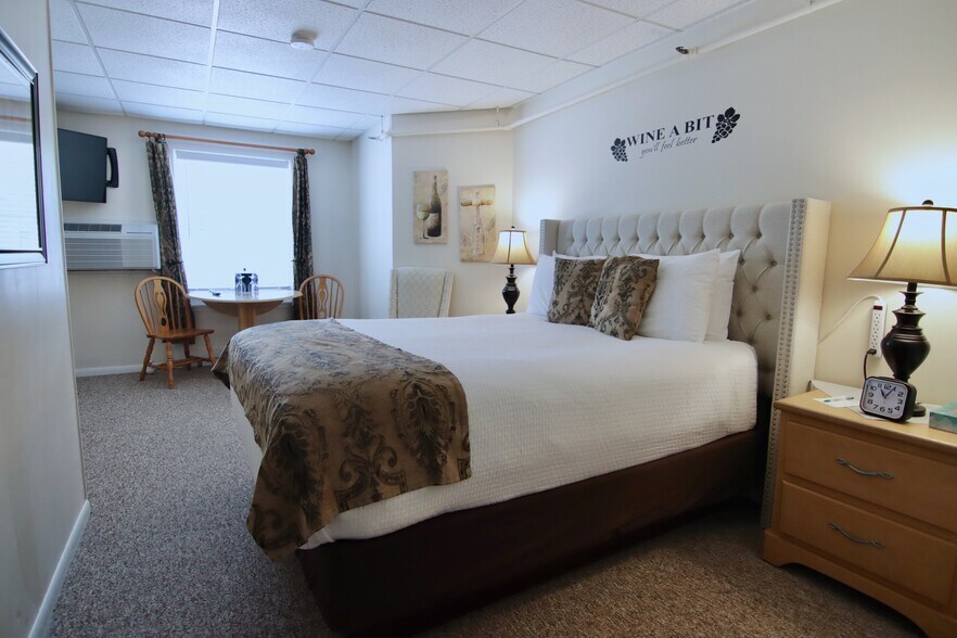 More Photos Of 231 Main St, Frankfort Hotel For Sale